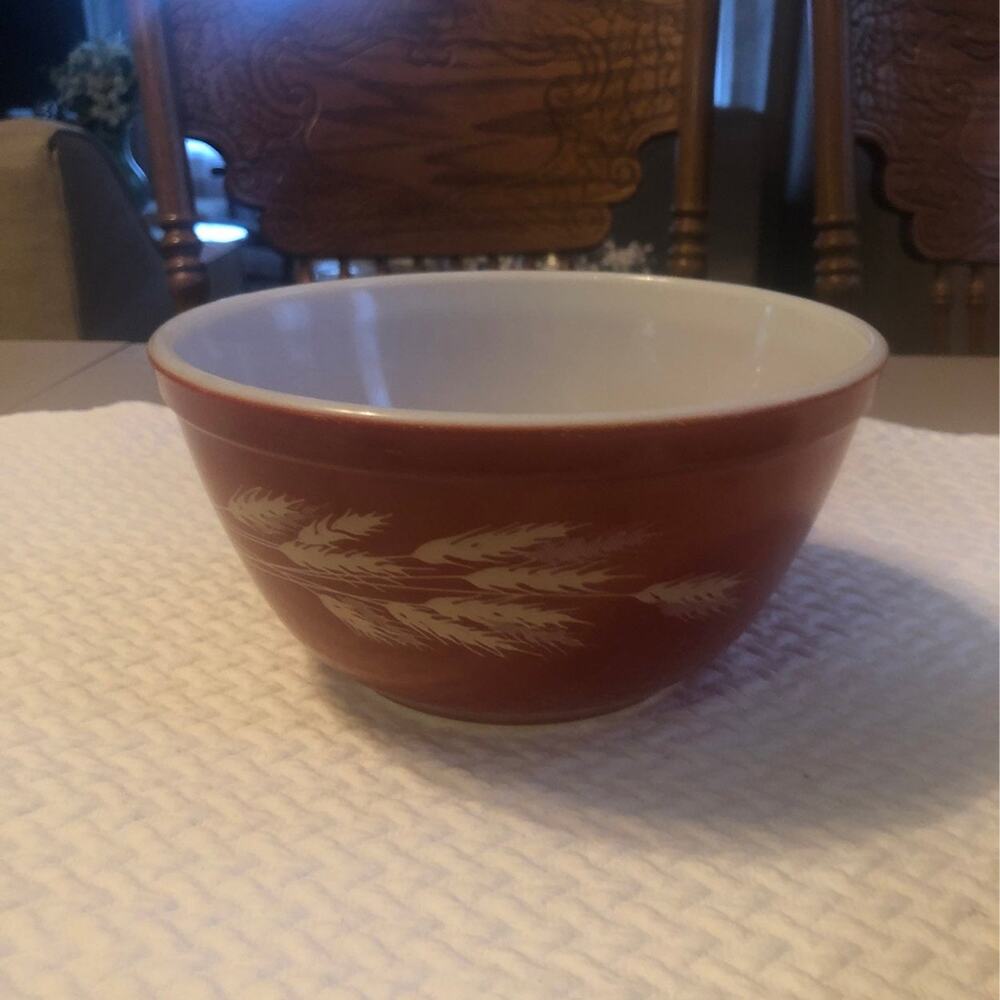 Vintage Pyrex Wheat pattern 1.5 qt
